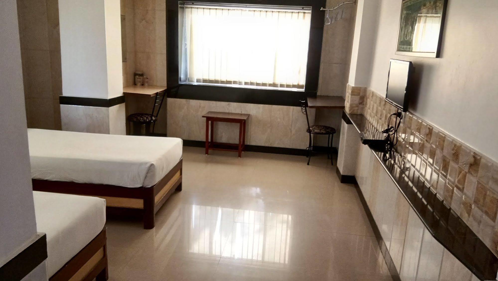 Hotel Arch Manor Deluxe Bhopal Extérieur photo