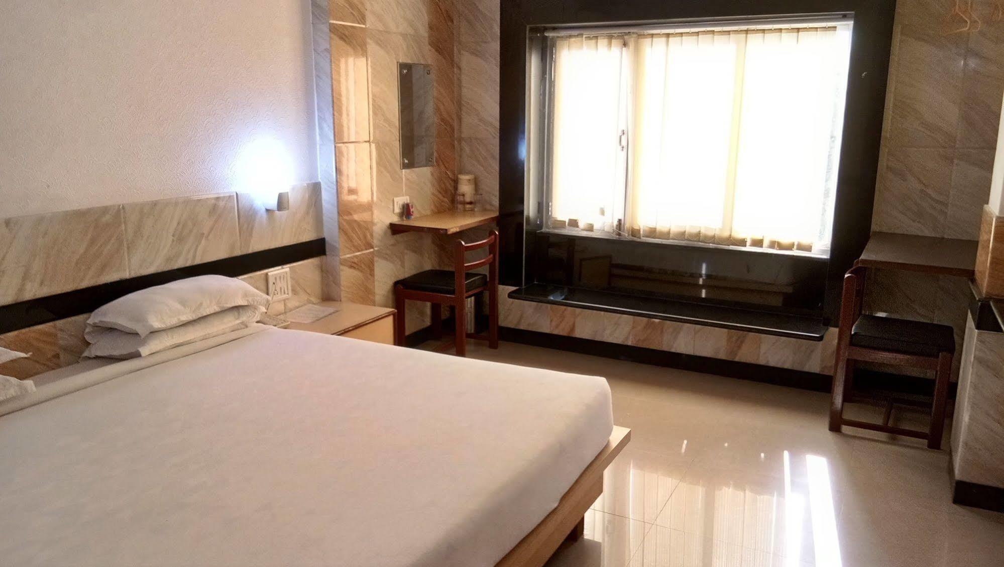 Hotel Arch Manor Deluxe Bhopal Extérieur photo
