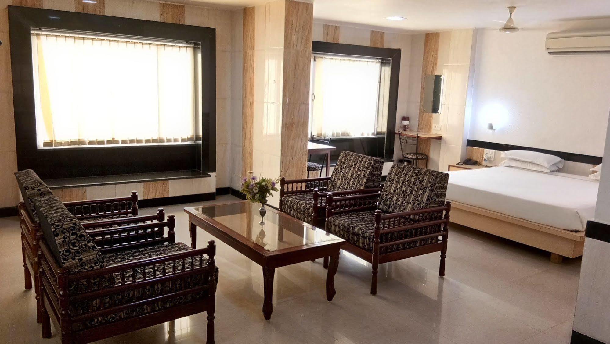 Hotel Arch Manor Deluxe Bhopal Extérieur photo